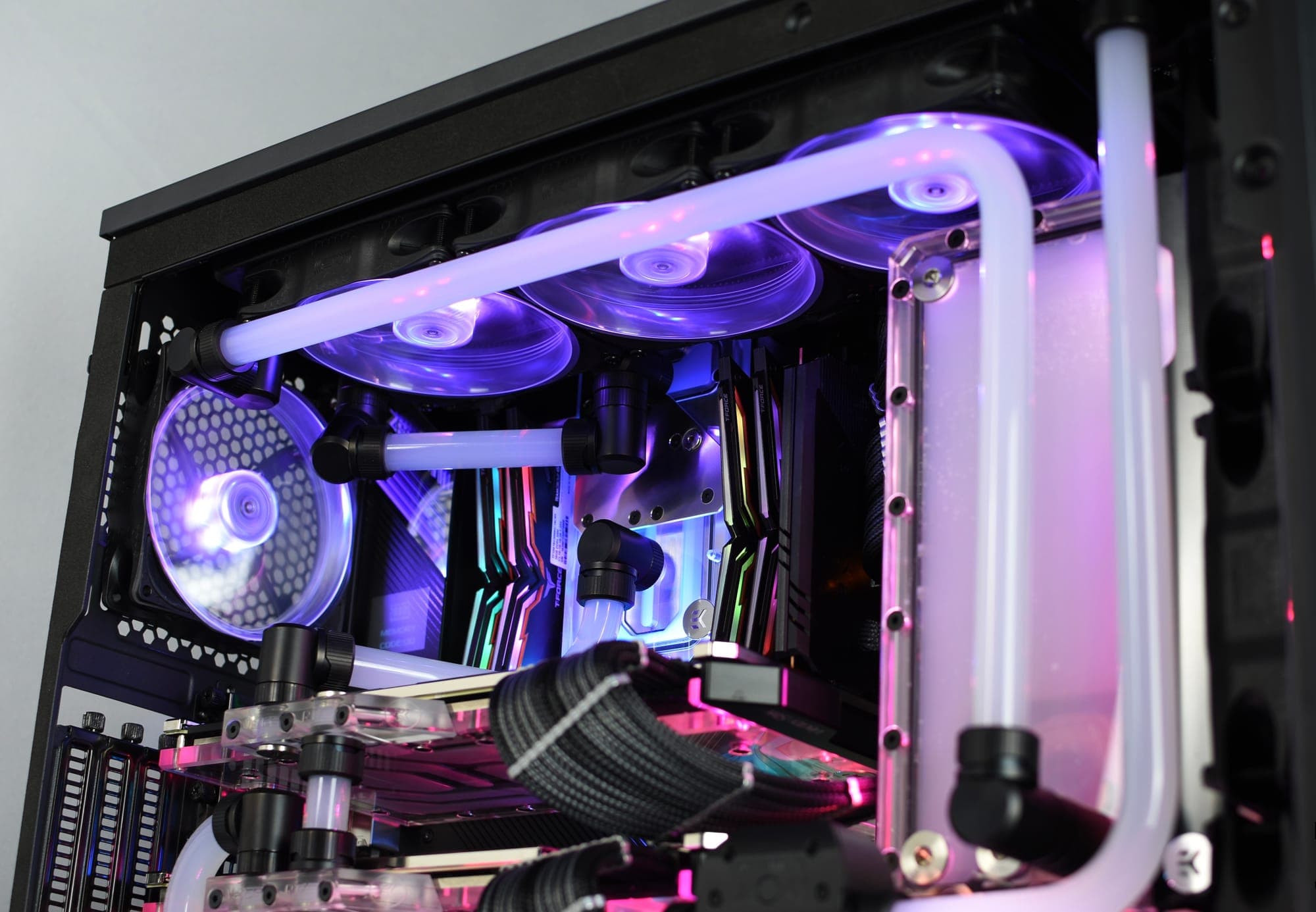Hardline vs Soft Tube: Which Cooling Style Fits Your Build?